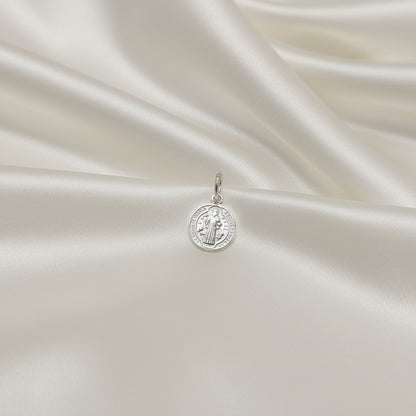 Colgante "Protección Atemporal" – San Benito de 10.8 mm en Plata de Ley 925