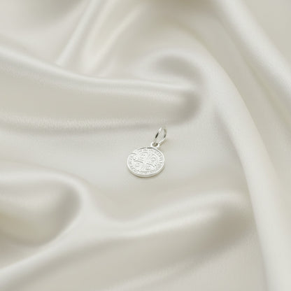 Colgante "Protección Atemporal" – San Benito de 10.8 mm en Plata de Ley 925