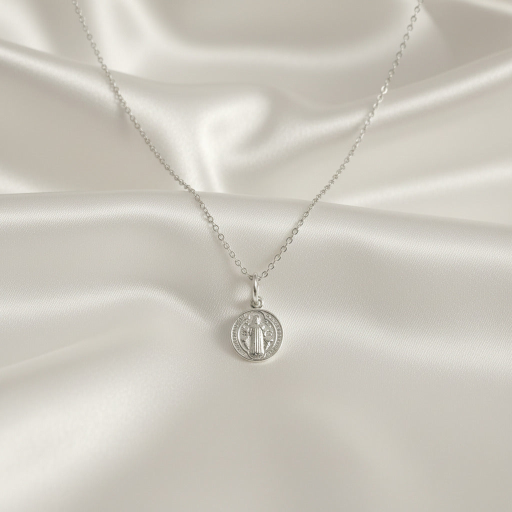 Colgante "Protección Atemporal" – San Benito de 10.8 mm en Plata de Ley 925