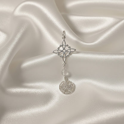 Colgante Triple "Amparo y Visión" – Nudo de Bruja, Cuarzo Transparente y Tetragramatón en Plata de Ley 925
