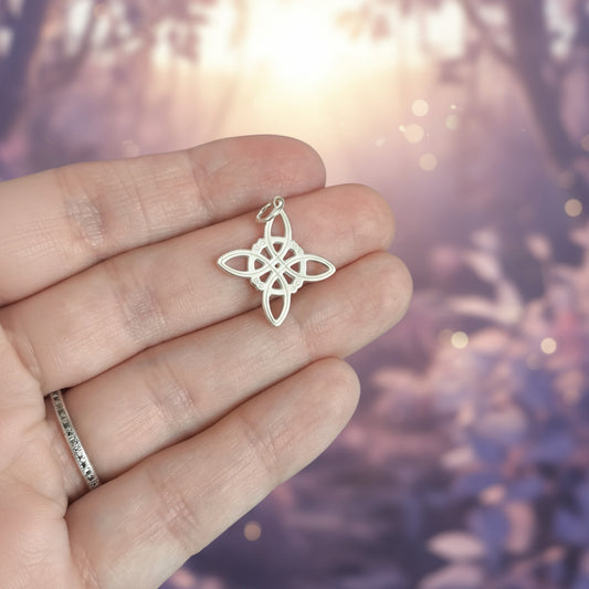 Colgante Nudo de Bruja "Conexión Eterna" – Plata de Ley 925 (21x20 mm)