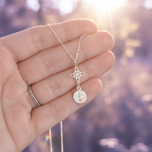 Colgante "Doble Resguardo" – Nudo de Bruja y San Benito en Plata de Ley 925