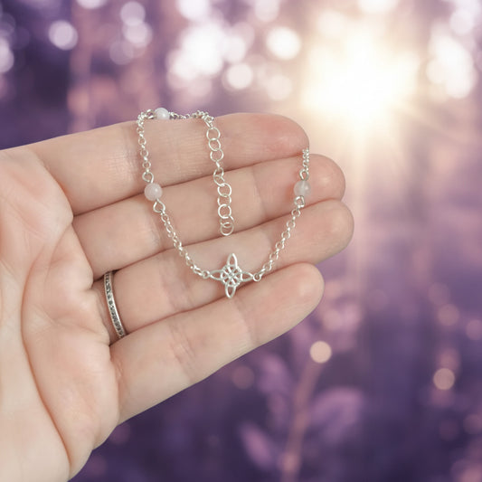 Pulsera "Vibración Amorosa" – Nudo de Bruja y Cuarzo Rosa en Plata de Ley 925