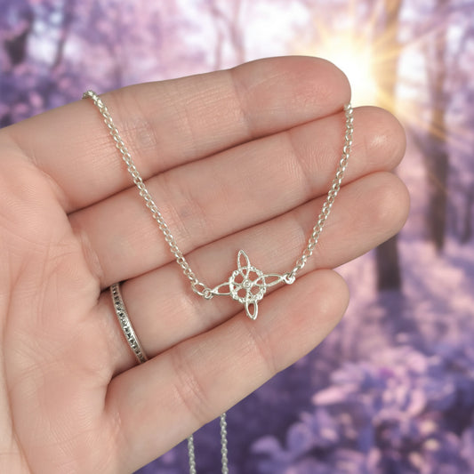 Tobillera "Senda de Luz" – Nudo de Bruja con Circonita Central en Plata de Ley 925