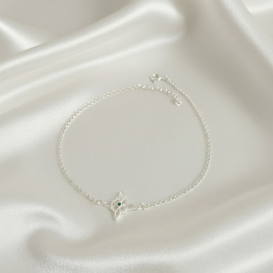 Tobillera "Senda Vital" – Nudo de Bruja con Circonita Verde Central en Plata de Ley 925