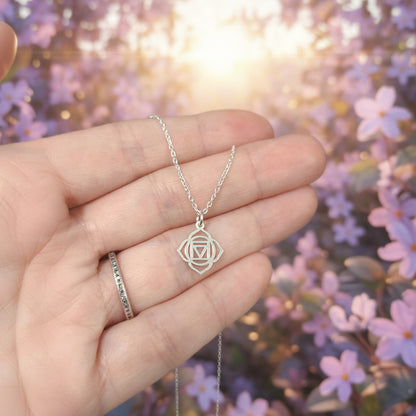 Colgante "Cimiento del Ser" – Chakra Raíz (Muladhara) en Plata de Ley
