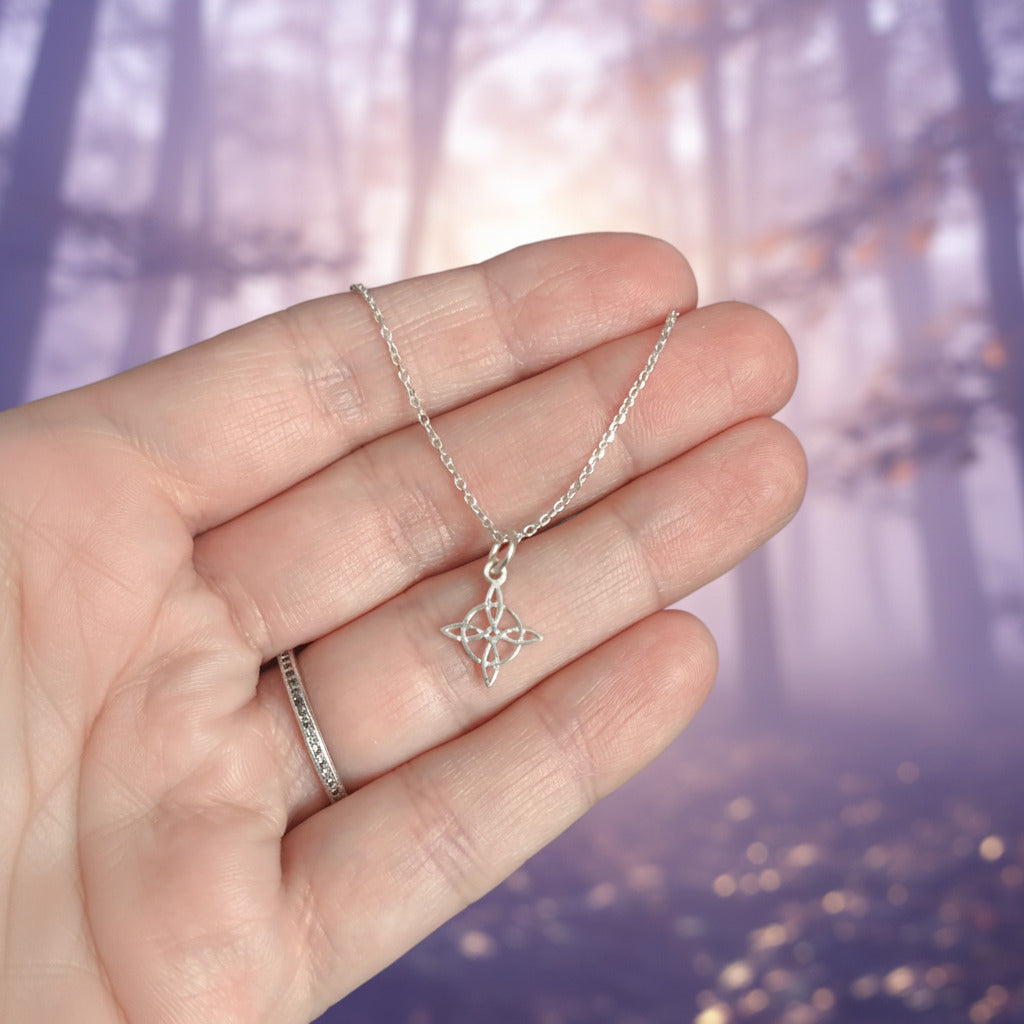 Colgante "Nudo de Bruja" Mini – Geometría Sagrada en Plata de Ley