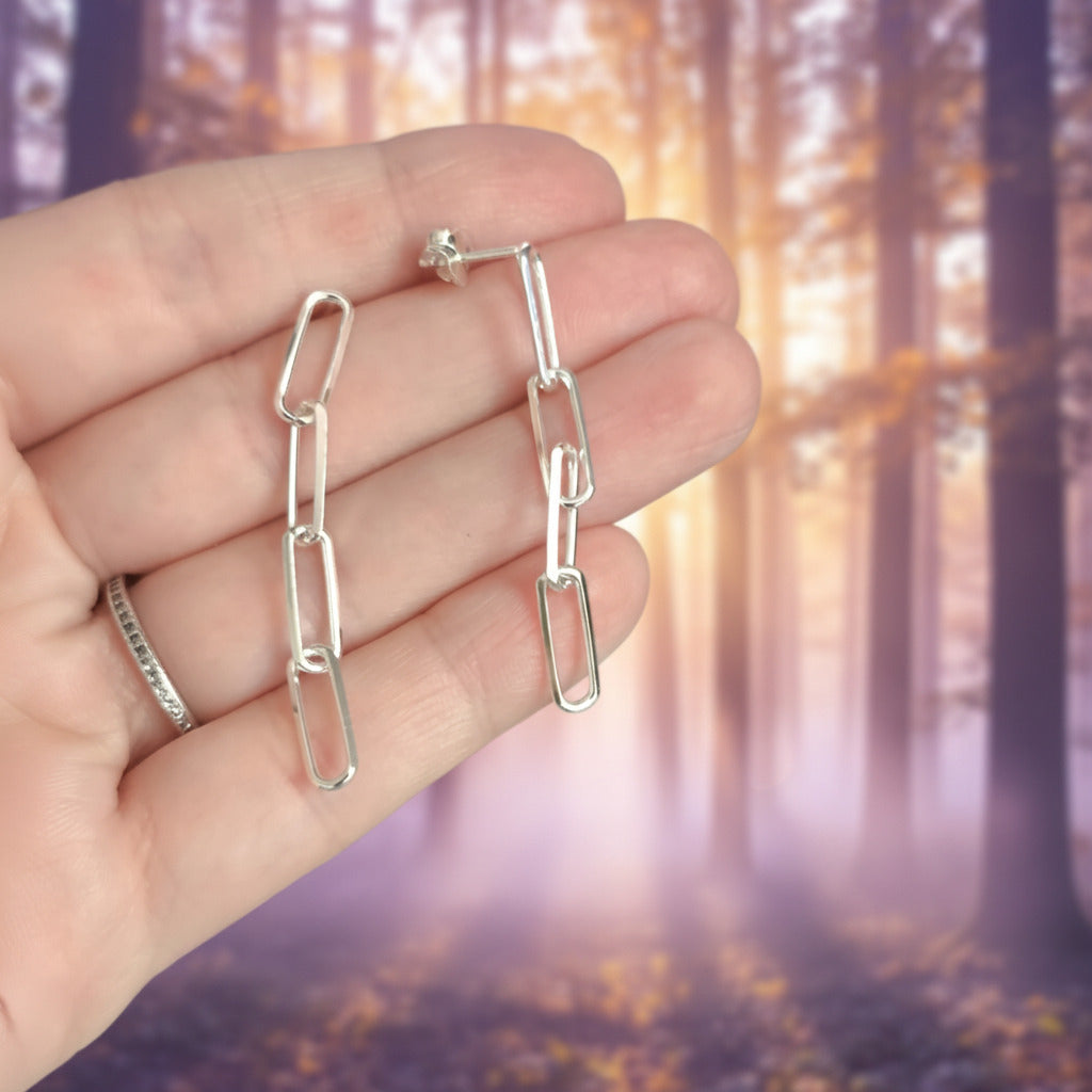 Pendientes Largos "Eslabones de Luz" – Cadena Geométrica en Plata de Ley