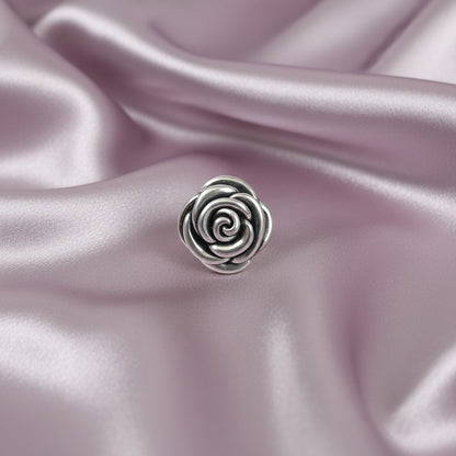 Anillo "Rosa Eterna" – Símbolo de Florecimiento en Plata de Ley Envejecida
