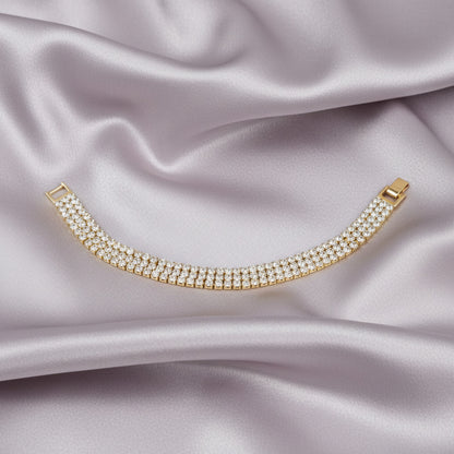 Pulsera "Triple Resplandor" – Brazalete de Circonitas Chapado en Oro