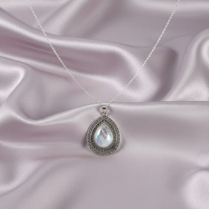 Colgante "Luz de Selene" – Piedra de Luna Natural en Plata de Ley 925 Labrada