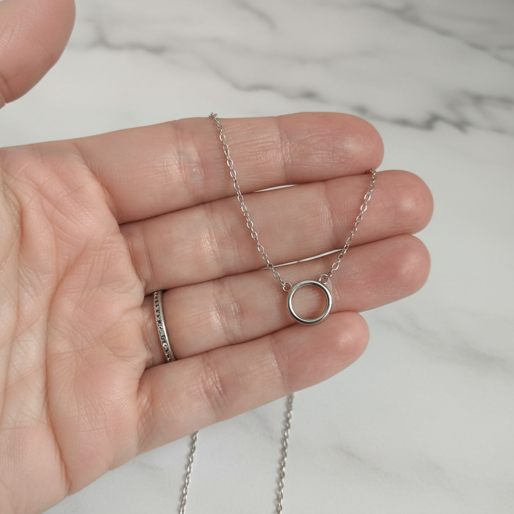 Gargantilla Círculo de Infinitud - Plata de Ley 925 Rodiada - Amuleto de Ciclos y Protección - Regalo Espiritual