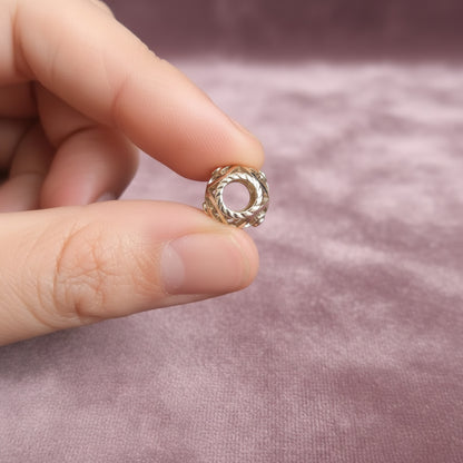 Charm Corazón Calado - Plata de Ley 925 y Circonita Malva - Amuleto de Amor Propio y Regalo Espiritual