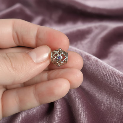 Charm Corazón Calado - Plata de Ley 925 y Circonita Malva - Amuleto de Amor Propio y Regalo Espiritual