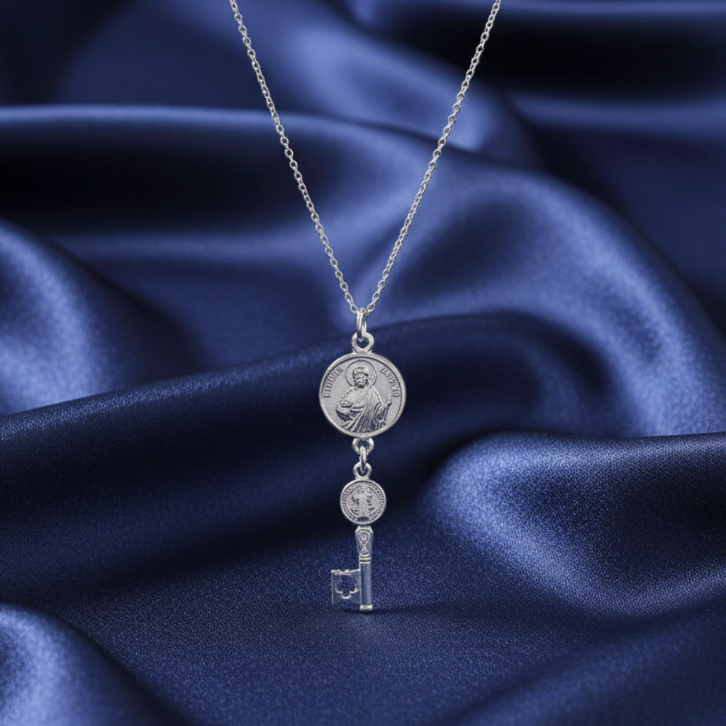 Colgante de Fe y Protección (Plata de Ley 925) - Medalla San Judas Tadeo y Llave de San Benito (45.7 mm)