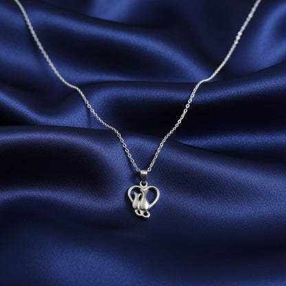 Conjunto de Pendientes y Colgante Gatos en Corazón de Plata de Ley 925 Rodiada - Amuleto de Conexión Espiritual, Guía Felina y Regalo de Protección Mística