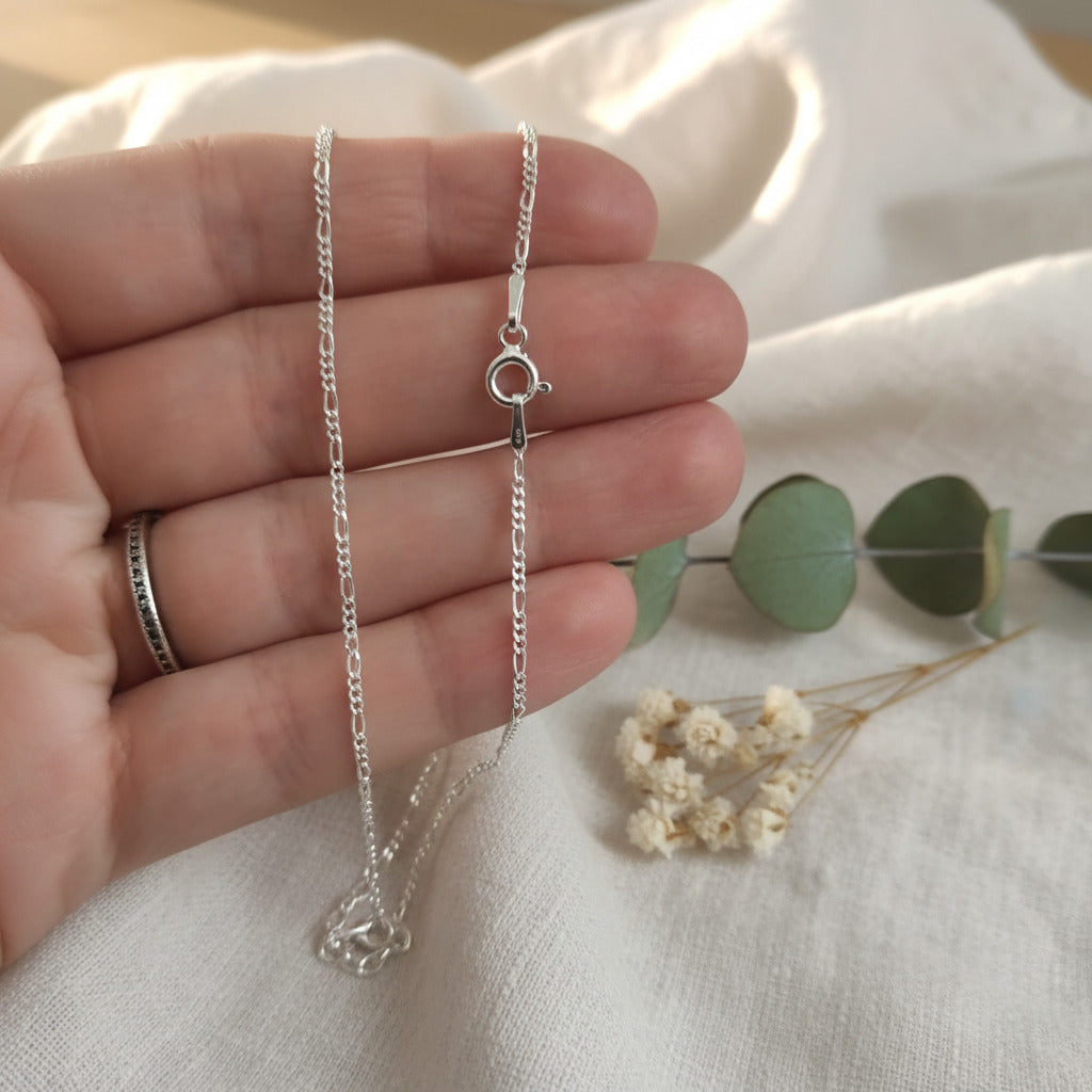Cadena Fígaro 60 cm de Plata de Ley 925 - Amuleto de Flujo Sagrado, Canalización de Energía y Regalo de Conexión Espiritual