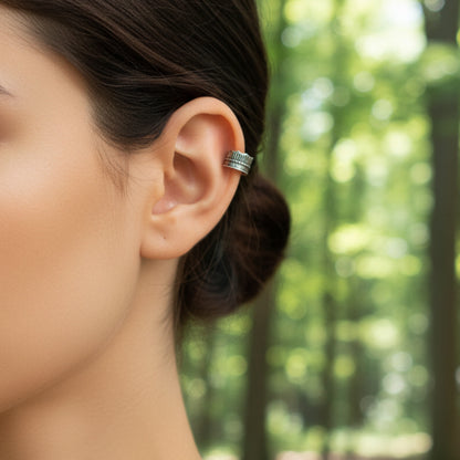 Pendientes de Cartílago Ear Cuff Labrados de Plata de Ley 925 - Amuleto de Protección Auditiva, Escudo Energético y Regalo Místico