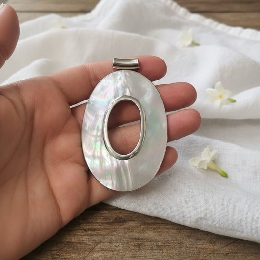 Maxi Colgante Ovalado de Plata de Ley 925 y Nácar Natural - Amuleto de Intuición Lunar, Protección Espiritual y Regalo de Alta Joyería Mística