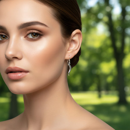 Pendientes Largos Ondulados de Plata de Ley 925 y Nácar Natural - Joyería Elegante de Inspiración Orgánica y Regalo Sofisticado