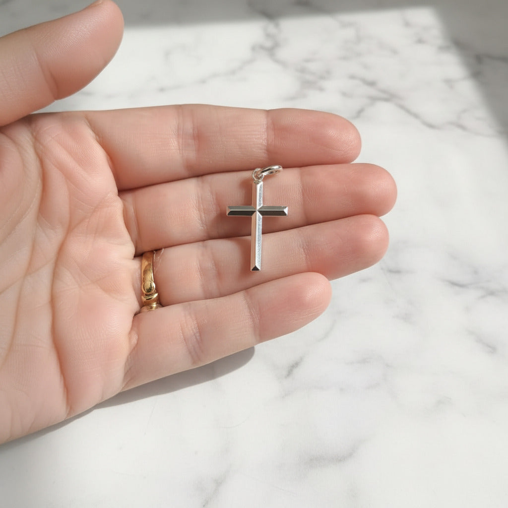 Cruz Clasica Facetada en Plata de Ley 925 - Amuleto de Proteccion y Regalo