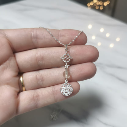 Colgante Nudo de Bruja y Tetragramatón en Plata de Ley 925 con Cuarzo Transparente - Amuleto de Protección