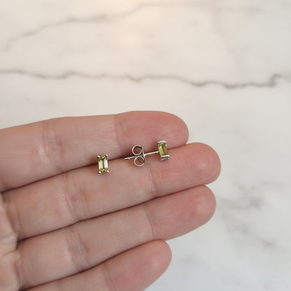 Pendientes Rectangulares en Plata de Ley 925 Rodiada con Circonita Verde Lima - Regalo Elegante