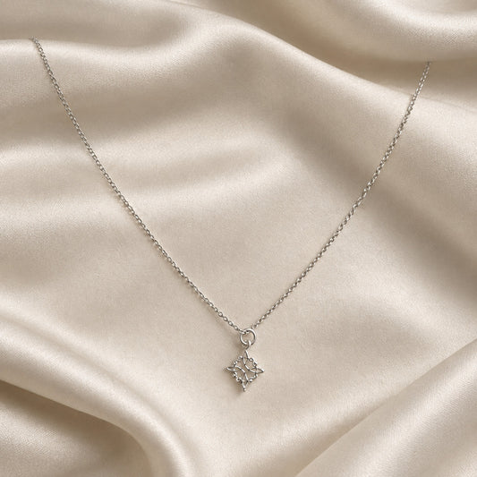 Colgante Nudo de Brujas de Plata de Ley 925