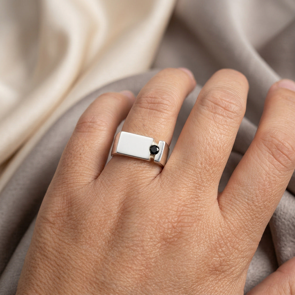 Anillo de Plata de Ley 925 con Piedra Negra