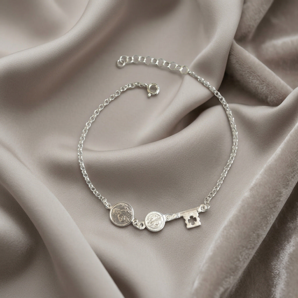 Pulsera de Medalla de San Judas y Llave de San Benito de Plata de Ley 925 | Plata y Magia