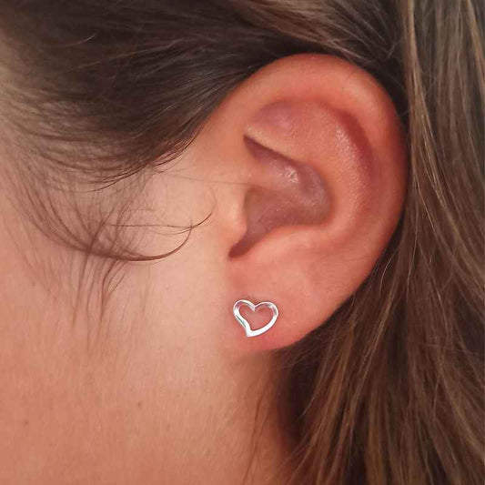 Pendientes "Latido de Plata" - Corazones de Plata de Ley 925 (7x8 mm) - Amuleto de Amor Propio y Armonía Emocional