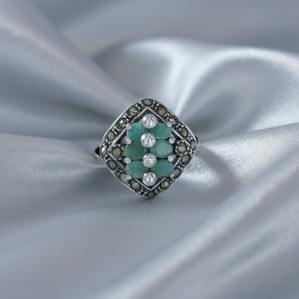 Anillo de Esmeraldas y Marquesitas en Plata de Ley 925 - Regalo de Abundancia y Elegancia