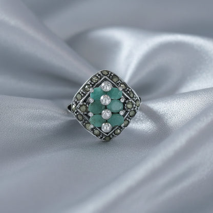 Anillo de Esmeraldas y Marquesitas en Plata de Ley 925 - Regalo de Abundancia y Elegancia