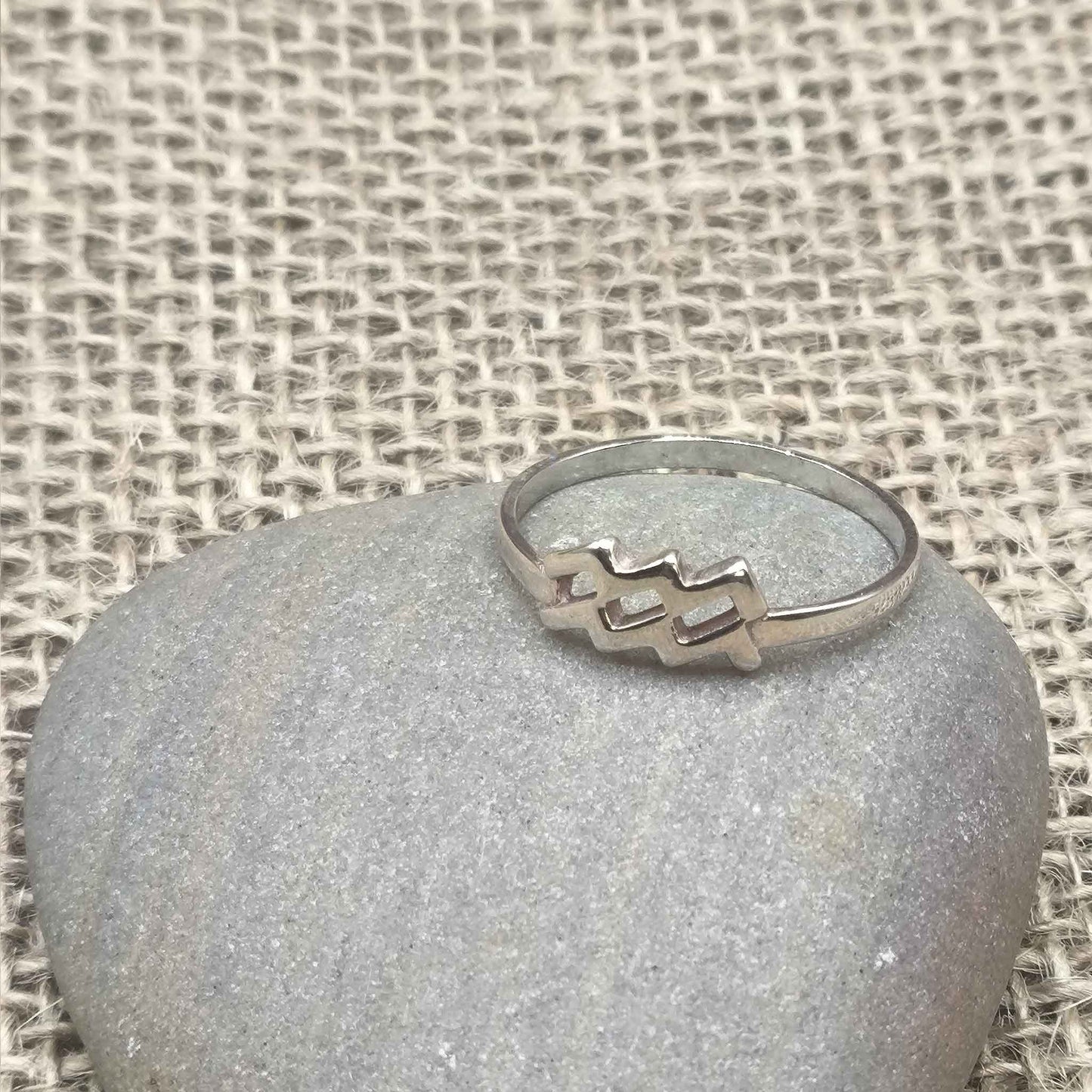 Anillo "Océano Estelar" Acuario - Plata de Ley 925 - Amuleto de Libertad, Innovación y Conciencia Universal