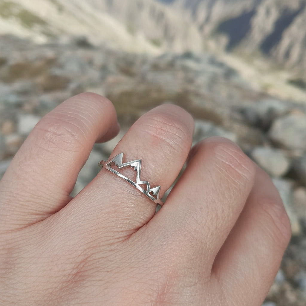 Anillo "Cumbres de Libertad" – Plata de Ley 925 Rodiada – Amuleto de Superación y Fuerza