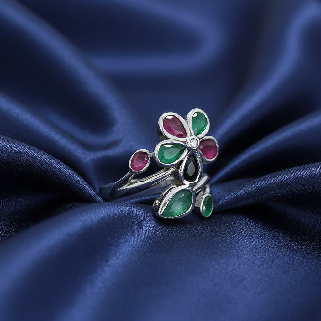 Anillo Flor de las Tres Gemas de Plata de Ley 925 con Esmeralda, Rubí y Zafiro - Amuleto de Poder Espiritual y Regalo de Alta Vibración