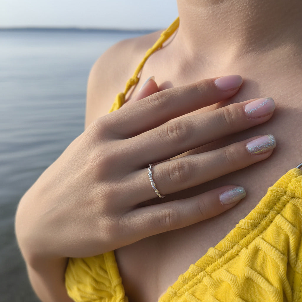 Sortija de Hilo Reliado en Plata de Ley 925 Retorcida - Anillo Fino de Diseño Cordón para Regalo Atemporal