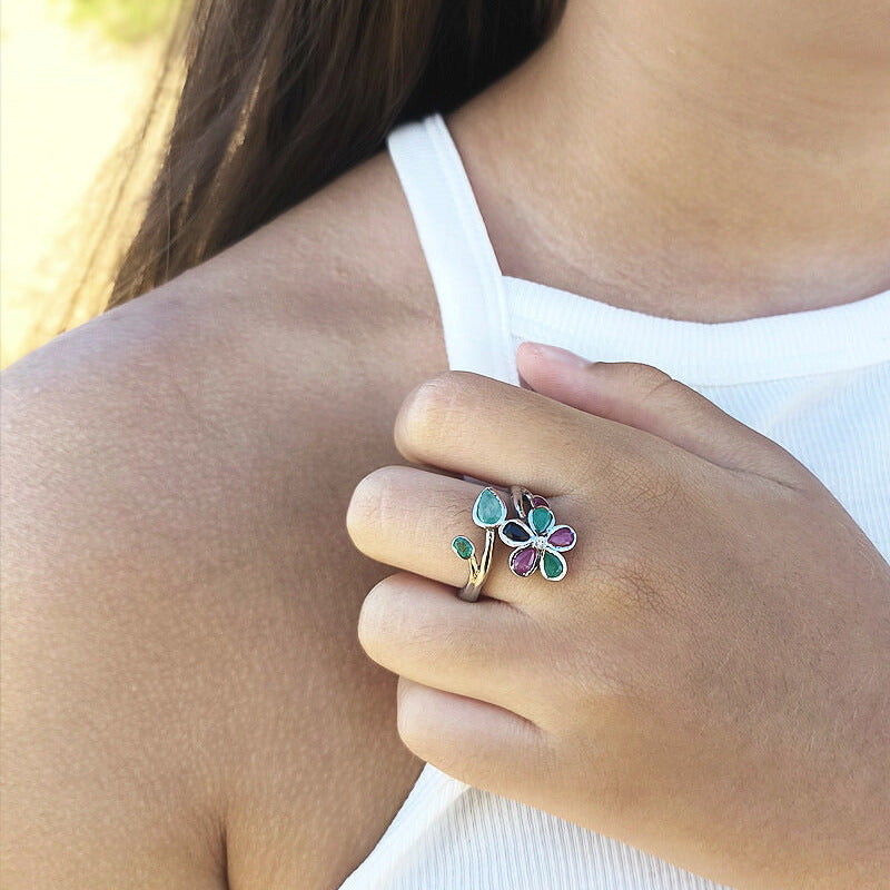 Anillo Flor de las Tres Gemas de Plata de Ley 925 con Esmeralda, Rubí y Zafiro - Amuleto de Poder Espiritual y Regalo de Alta Vibración