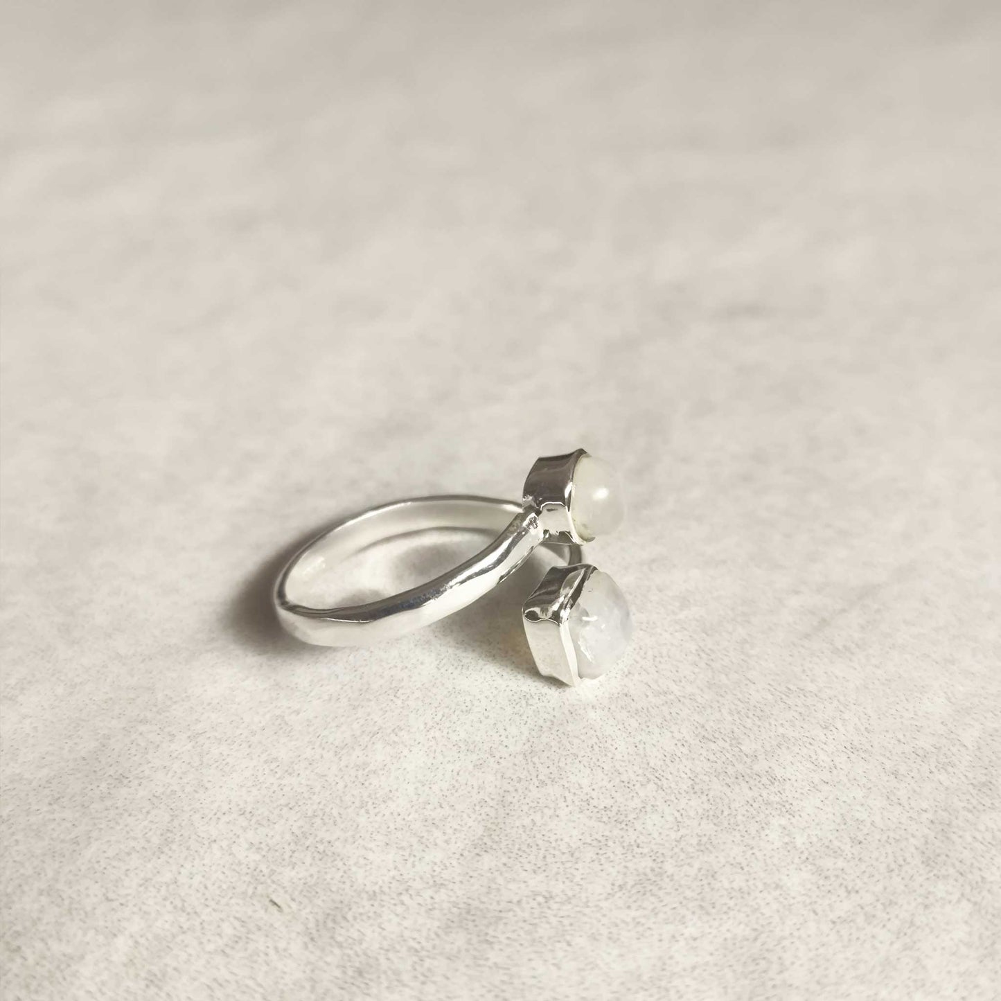 Anillo Ajustable de Plata 925 con Piedra de Luna - Talismán Lunar