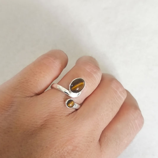 Anillo Ajustable de Plata con Ojo de Tigre - Talismán de Protección y Claridad