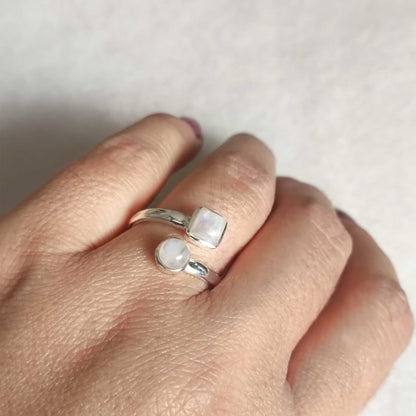 Anillo Ajustable de Plata 925 con Piedra de Luna - Talismán Lunar