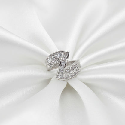 Anillo de Plata de Ley 925 Rodiada con Circonitas Blancas - Joya Escultórica de 15.7mm para Regalo Elegante