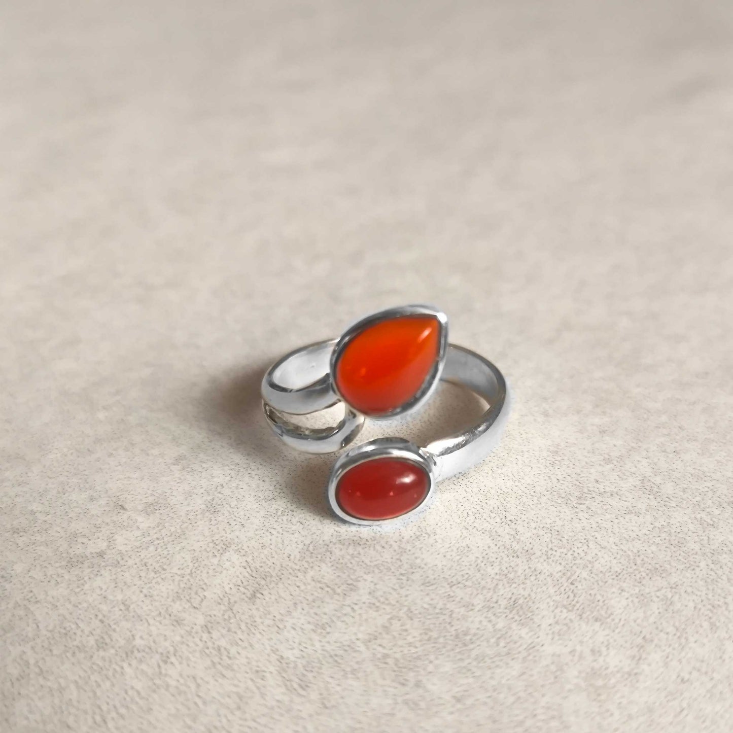 Anillo Ajustable de Plata de Ley con Cornalina Natural - Energía y Transformación