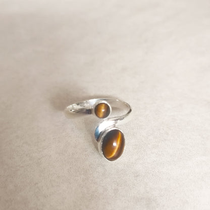Anillo Ajustable de Plata con Ojo de Tigre - Talismán de Protección y Claridad