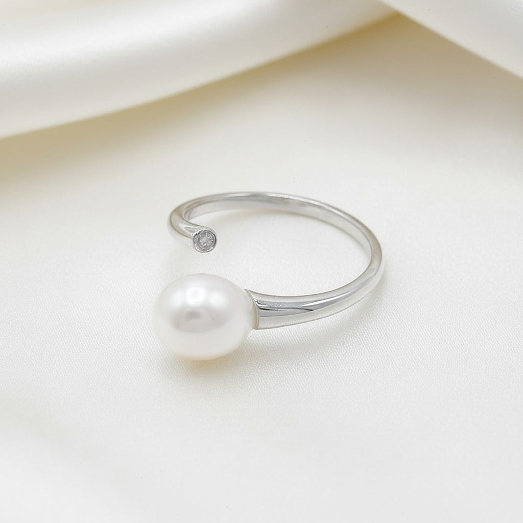 Anillo Místico "Punto de Luz Consciente" – Plata Rodiada, Perla Cultivada y Circonita (8.4mm)