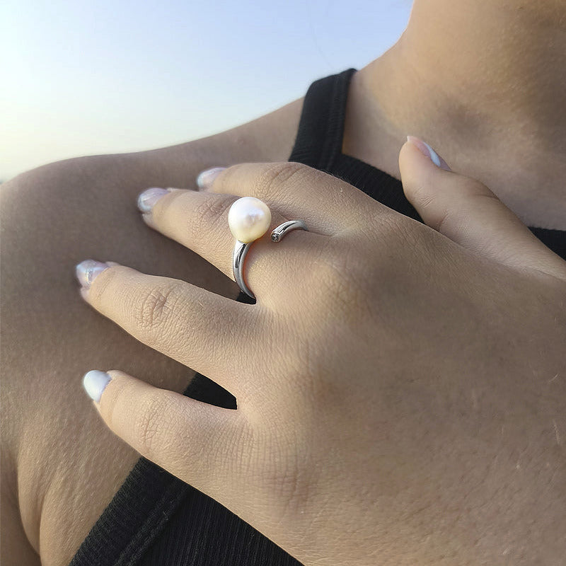 Anillo Místico "Punto de Luz Consciente" – Plata Rodiada, Perla Cultivada y Circonita (8.4mm)
