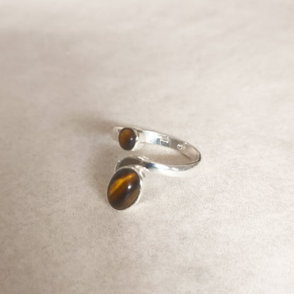 Anillo Ajustable de Plata con Ojo de Tigre - Talismán de Protección y Claridad