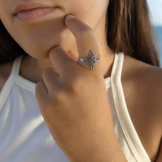 Anillo Nudo de Bruja en Plata de Ley 925 Oxidada - Amuleto de Protección y Regalo Místico Ancestral