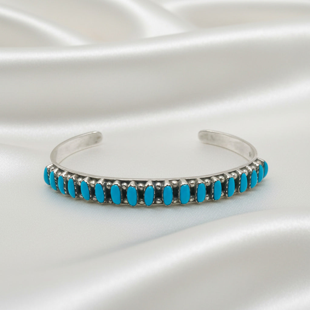Brazalete Rígido "Cielo Ancestral" – Plata de Ley 925 con Turquesas Naturales (60mm)