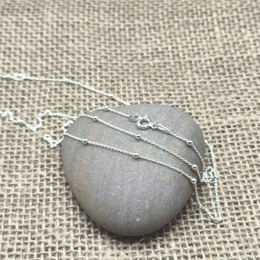 Cadena de Plata de Ley 925 "Sendero de Estrellas" - 60 cm con Bolitas de 2 mm - Guía de Luz y Fluidez Espiritual